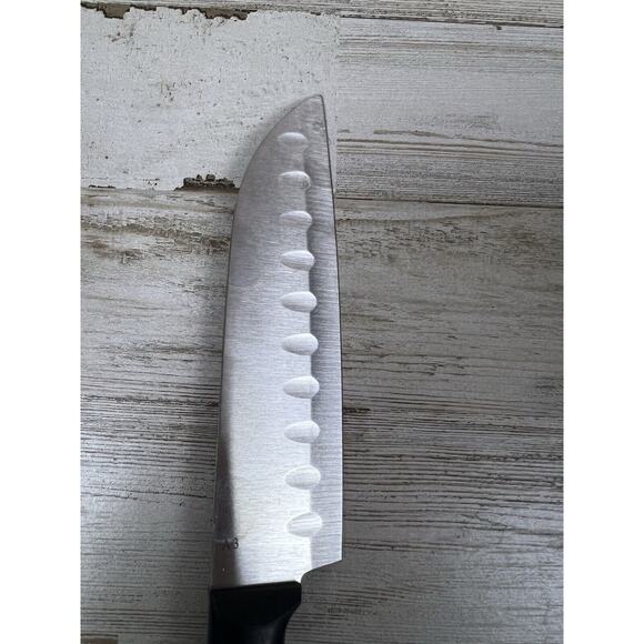 Oneida Classic Collection 7" and 5" and Santoku Knives (2) - Picture 6 of 8